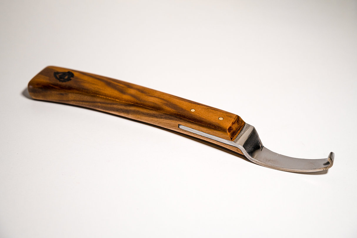 Yukon Forge Curved Blade Long Handle Hoof Knife RH| Well-Shod